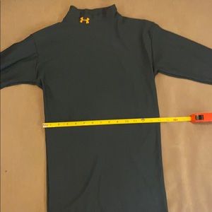 Under armour green medium compression long sleeve